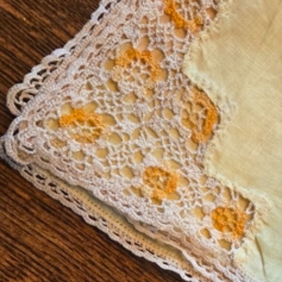 Vintage Lace Trimmed Handkerchief Set - Picture 4 of 14